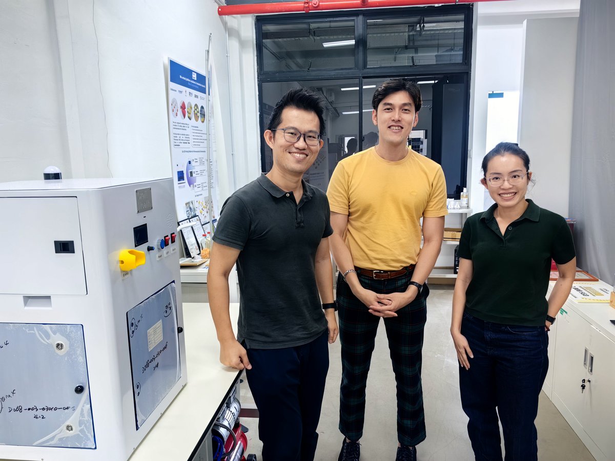 gohchoonfu's tweet photo. Another great time on a #scientific spree in #Singapore, visiting Maurice Stenseel at @NTUsg for grant discussion, Jia Min & Seng Han at Craft Health for #3DPrinting discussion & a wonderful gathering with Hongyi from @GattefosseGroup! #pharmaceutics #drugdelivery #skinresearch https://t.co/qWm7OTQW70