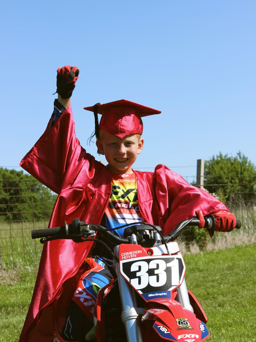 TristanBiser's tweet photo. Our little kindergarten graduate! https://t.co/LzKXvS6qy6