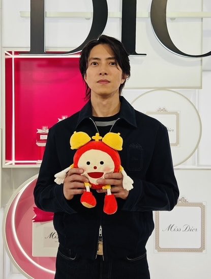cx_mezamashi's tweet photo. あす1日(火)の #めざましテレビ エンタメPick Up☝️

ミスディオールの新フレグランス発表イベントに登場した #山下智久 さん #吉沢亮 さんにインタビュー🎤
自身の性格を香りで例えてもらったり🫧
最近幸せを願って贈ったプレゼントについて教えてもらったよ🎁✨

☆内容変更の際はご了承下さい https://t.co/CSxbQABbTf