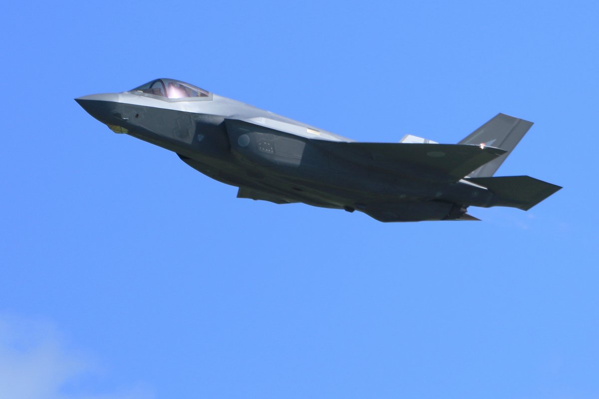 SkyHiF150216's tweet photo. おはようございます🐸🧢✈️😎
#三沢基地基地航空祭2025
#航空自衛隊
#F35 #F16
#FightingFalcon
#F35LightningII https://t.co/KIpZYRYAVT