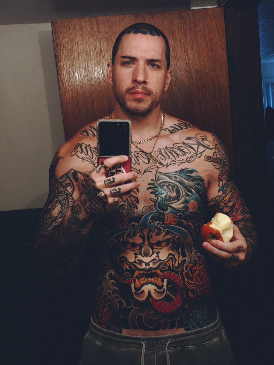knucklexdragger's tweet photo. An apple a day https://t.co/IR5lq4JDyM