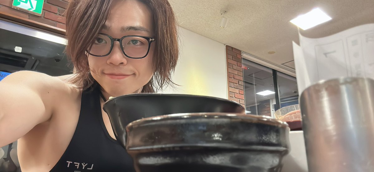 Oshibal_lab's tweet photo. 流石に浮いてるかもしれん。
隣の人、ドン引きしとる😭😭😭笑 https://t.co/OSH4o7wYKS