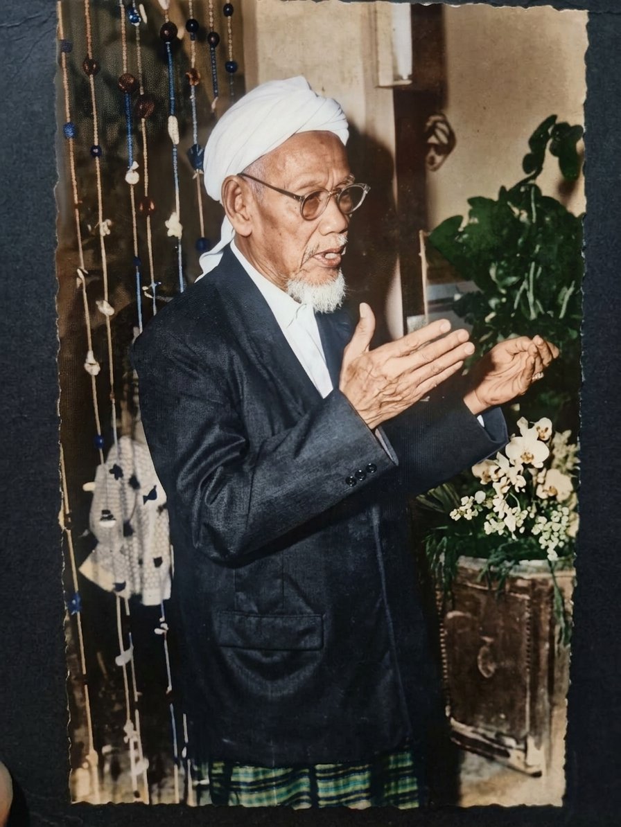 irfannuruddin_x's tweet photo. @cakimiNOW Nemu fotonya Mbah Bisri dimantenane mami gue... https://t.co/4TZsPNuNzq