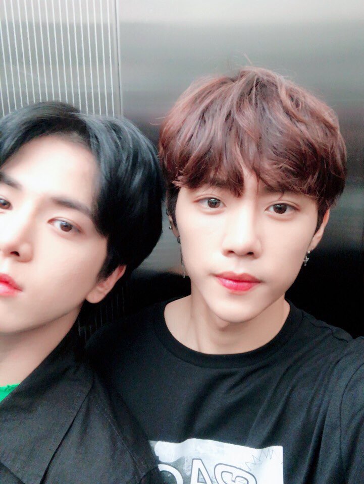 greedyb33's tweet photo. 탐라에 이 사진 뜬거보고
와 정말 성인미자 연애같다..  이딴생각했는데
알고보니 2018 사진이라 진짜 성인미자였던 사건 https://t.co/5by2RluHdK