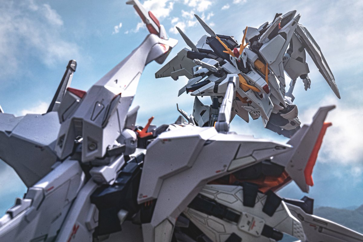 CaptainYoron's tweet photo. 祝！キルケーの魔女配信開始！
#閃光のハサウェイ
#キルケーの魔女 #ガンプラ https://t.co/II8rP9Smbw