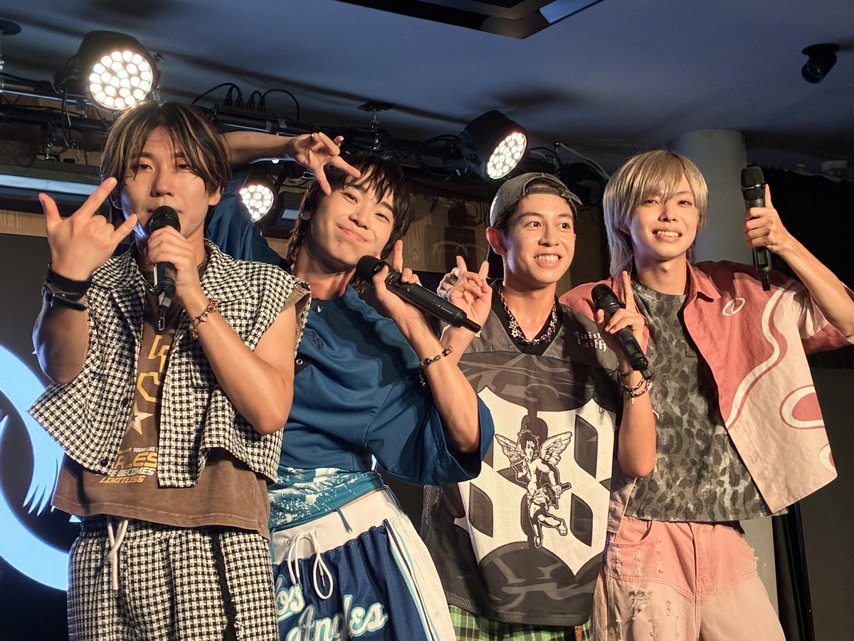 zbjPhoIS5491263's tweet photo. ライブ、楽しかったよん!
#DFUP1500
@dragonfly_leon
@dragonfly_nishi
@dragonfly_kanta
@dragonfly_aoi https://t.co/Sp74huO49M