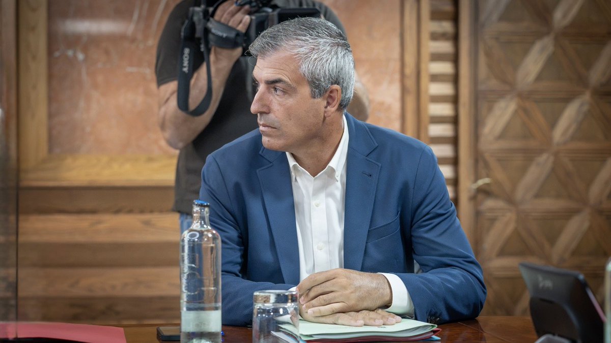 VicepresiCan's tweet photo. ➡️ El vicepresidente y consejero de Economía, Industria,
Comercio y Autónomos del Gobierno de Canarias, @manueldominguez_pp, participó hoy en la sesión del Consejo de Gobierno celebrada en la Sede de Presidencia de Las Palmas de Gran Canaria. (+) https://t.co/Ch5wliVZU8
