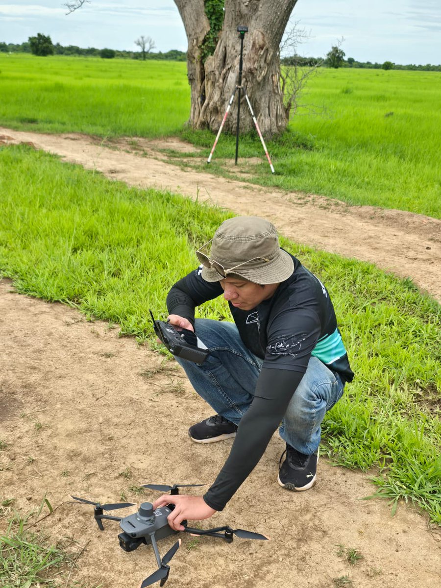 RRVCDP_Gambia's tweet photo. 🚁🌾 Measuring progress from the sky! RRVCDP is using Aerodyne drone technology to scan 3,265 hectares of project land, generating accurate data to track development and cultivation.
#LLF #IsDB #BADEA @LLF_fund
@KSRelief_EN @ABUDHABI_FUND @gatesfoundation @qatar_fund @isdb_group https://t.co/ssGwTYDHfh