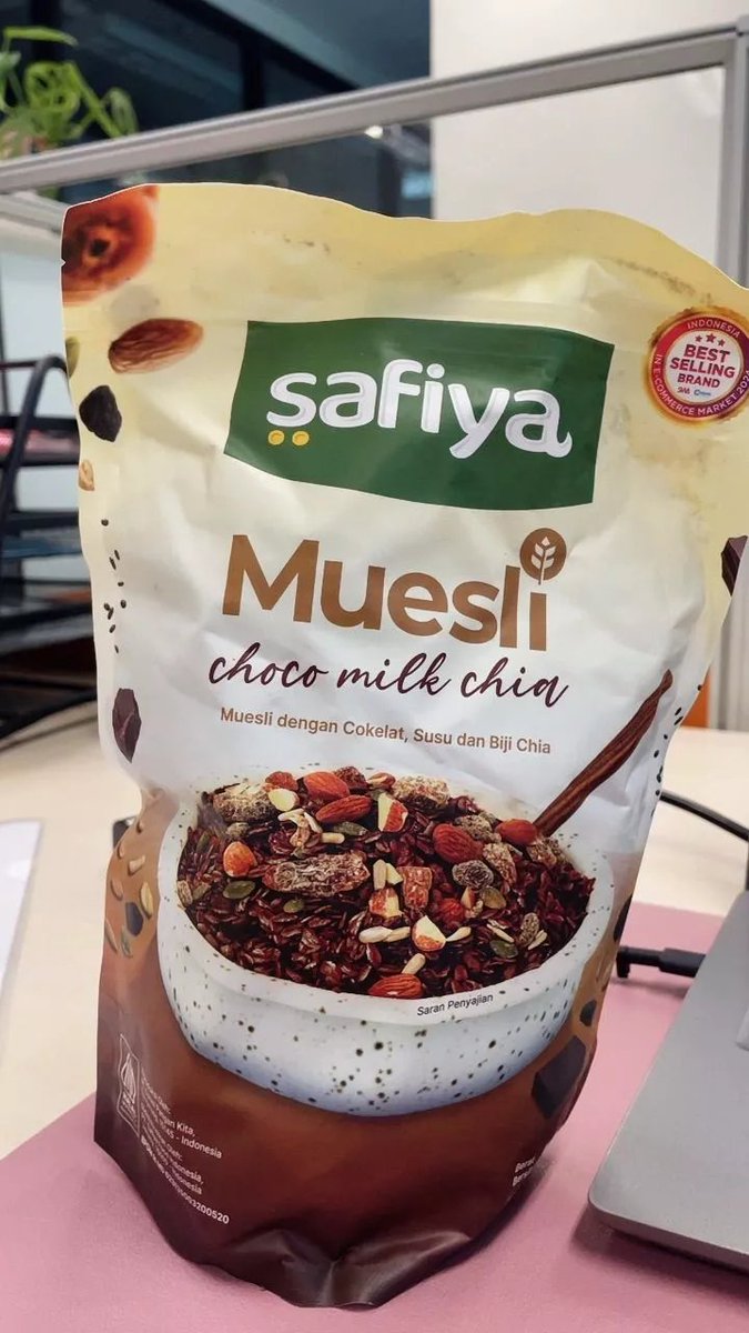 dyntca's tweet photo. YANG LAGI DIET, SINI MERAPAT 
Recommend Oatmeal Dried Fruit Sereal Lengkap Rendah Kalori yang cocok banget buat stok sarapan atau camilan https://t.co/FLtpvFJfOS