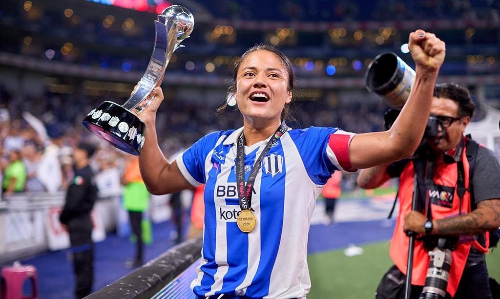theMiniNino's tweet photo. Rebeca Bernal turns 29 today.

Maybe announced by @ManUtdWomen and become the first Mexican to play in the WSL should be the best birthday present ever? 🥹 https://t.co/pbSCe6EwoW