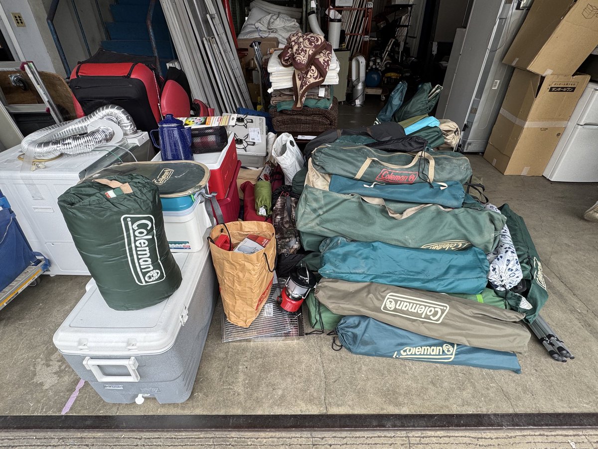 assist003's tweet photo. 先日大量のアウトドア用品持ち込みがありました。

そしてサーフボード！
季節終わるので値段は下がってしまいます🥺 https://t.co/VY2z5DGA3L