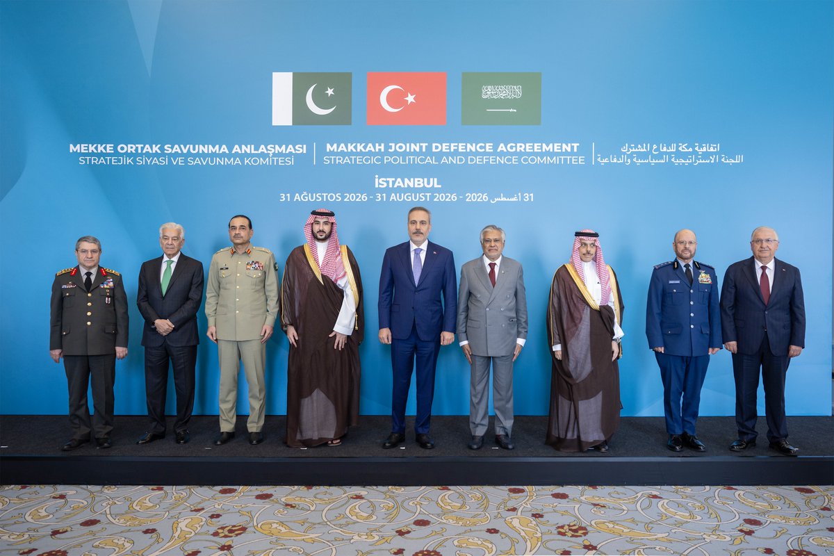 kbsalsaud's tweet photo. سعدتُ برئاسة وفد المملكة المشارك في الاجتماع الأول للجنة الإستراتيجية السياسية الدفاعية لاتفاقية مكة للدفاع المشترك ولقاء أصحاب المعالي المشاركين.
أكدنا المضي قدمًا في تفعيل مسارات الاتفاقية بما يعزز التكامل السياسي والدفاعي المشترك ويدعم الأمن والاستقرار. https://t.co/LfIwUGthyg