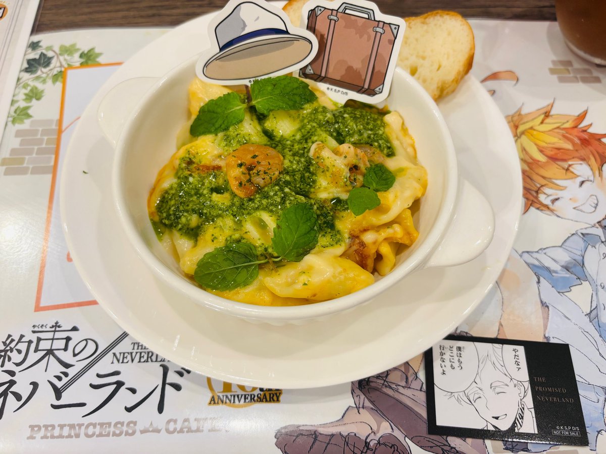 narupromise's tweet photo. 約ネバコラボカフェ行ってきました〜！！
グッズもコースターも全部原作絵なのほんとにありがたい…🙏 https://t.co/5Di4em6nya