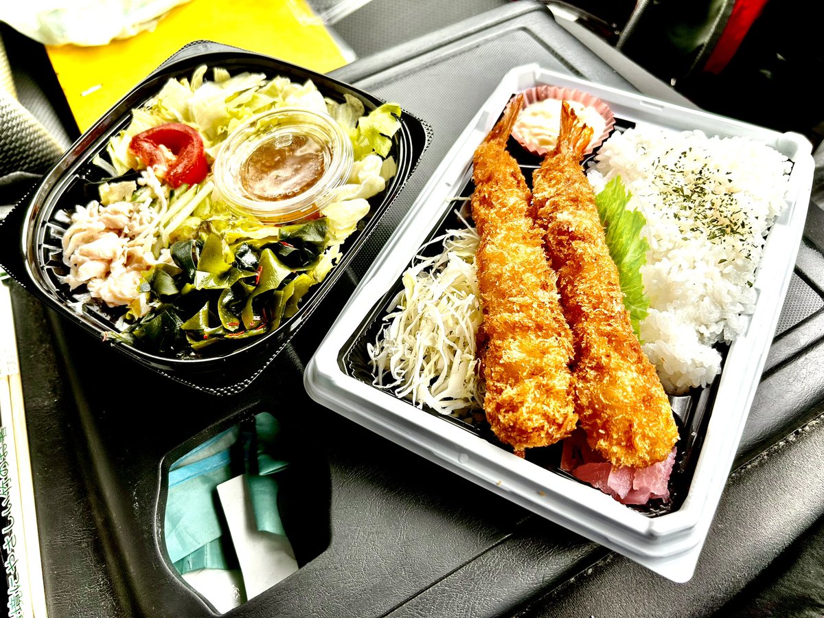K221_next's tweet photo. 少し贅沢なメインディッシュ
#弁当
#エビフライ
#チョレギサラダ
#揚げ物
#サラダ https://t.co/GNUN43t8YK