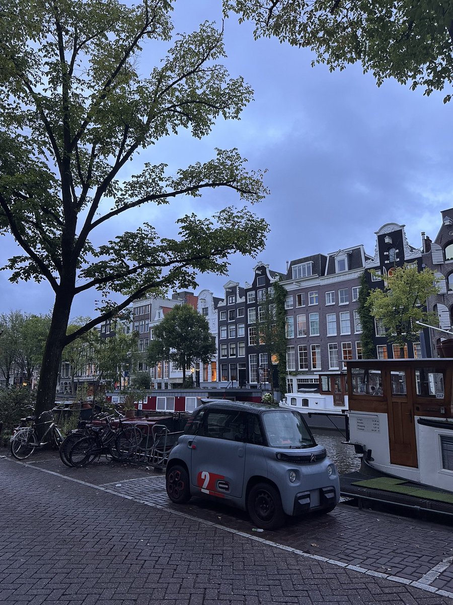 silverback01011's tweet photo. Week-end à Amsterdam bien gris. Ça reste l’une de mes villes préférée. https://t.co/VGI9X6NoGq