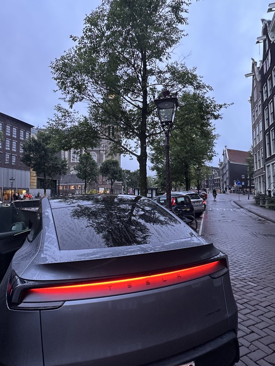 silverback01011's tweet photo. Week-end à Amsterdam bien gris. Ça reste l’une de mes villes préférée. https://t.co/VGI9X6NoGq