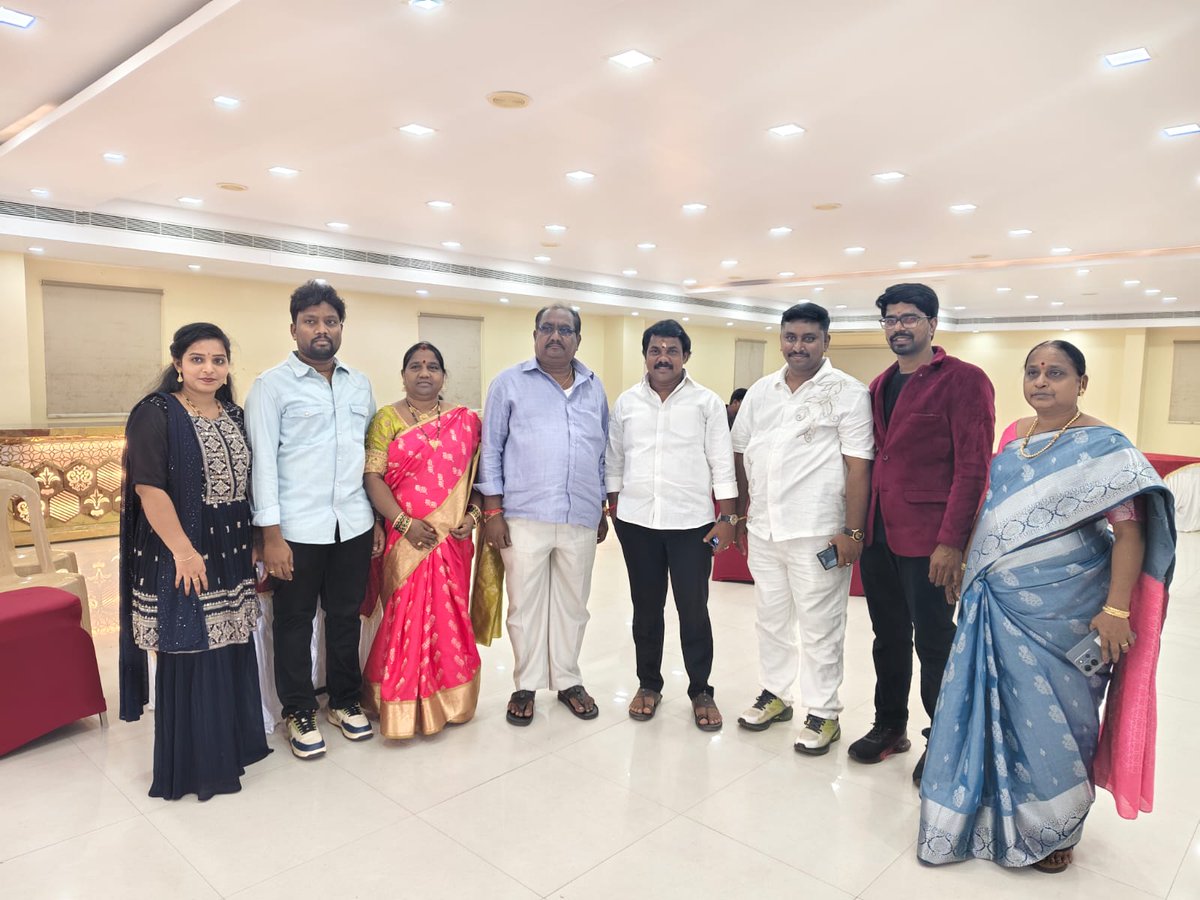 DGovindReddy10's tweet photo. విశాఖ... గాజువాక 

 VTR కన్వెక్షన్ ఓపెనింగ్ కార్యక్రమంలో పాల్గొన్న శాఖ నగర EX -డిప్యూటీ మేయర్ దల్లి గోవిందరెడ్డి రెడ్డి గారు
 గాజువాక నియోజకవర్గం కైలాష్ నగర్ కనితి రోడ్ లో గల VTR కన్వెన్షన్ ఓపెనింగ్ కార్యక్రమంలో ముఖ్య అతిథిగా EX -డిప్యూటీ మేయర్ దల్లి గోవిందరెడ్డి గారు పాల్గుని తన చేతుల మీదగా రిబ్బన్ కట్ చేసి ఓపెన్ చేయడం జరిగింది
 ఈ కార్యక్రమంలో పాల్గొన్నవారు వి టి ఆర్ కన్వెన్షన్ నిర్వాహకులు వారి కుటుంబ సభ్యులు, కూటమి నాయకులు తదితరులు పాల్గొన్నారు @APDeputyCMO @JanaSenaParty @JSPShatagniTeam @JSPVeeraMahila @maheshkambala1 @mnadendla @PawanKalyan @NagaBabuOffl