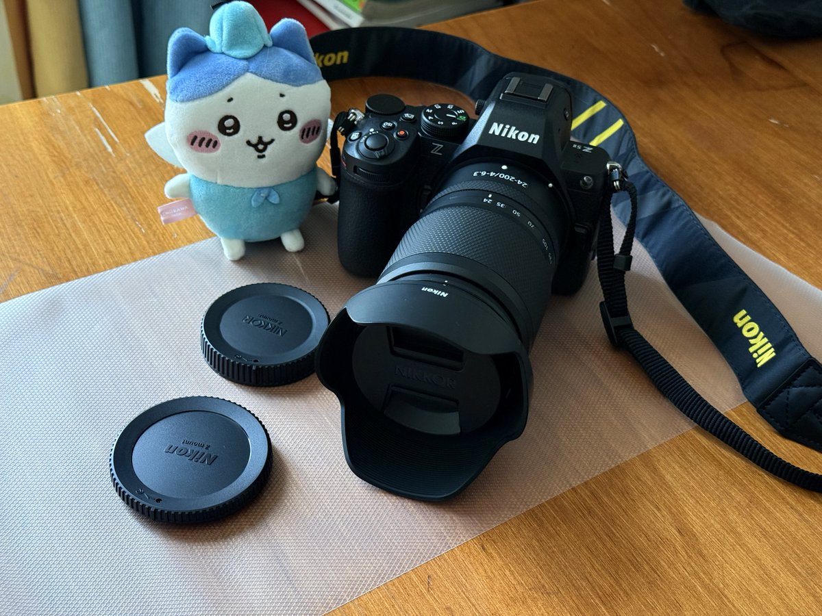 bloop_li's tweet photo. 10年前のドイツのカメラ、今の日本のカメラには���い独���の味わいがありますね。
ライカ X バリオ
ニコン Z5 Mark II https://t.co/V9kulRfvMQ
