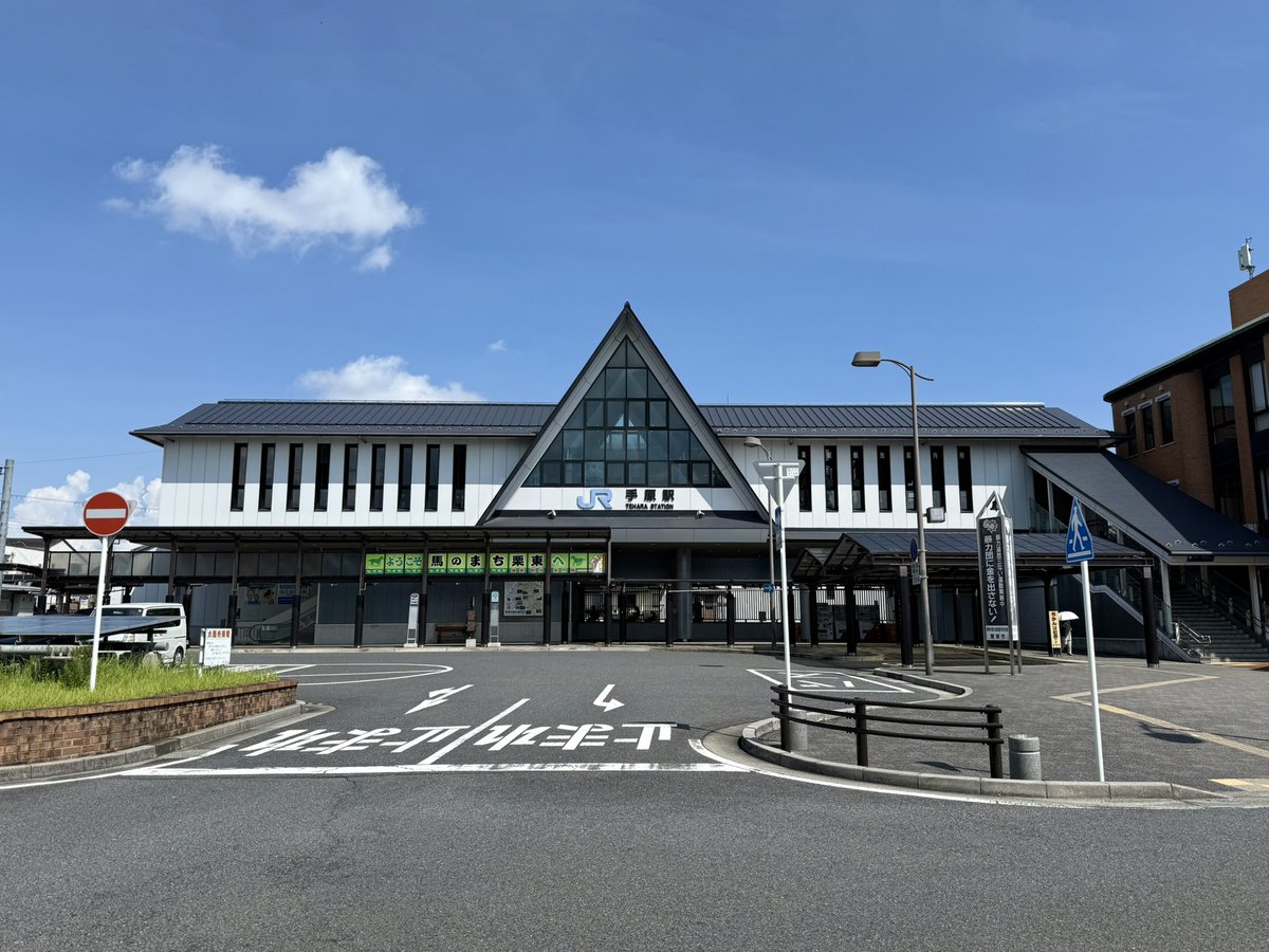ktgw_tr's tweet photo. ８月最終日、本日で最終営業日を迎える草津線の窓口へ。
まずは手原駅。栗東市の中心部に位置し利用者も多い駅ですが、窓口の営業は本日で終了。みどりの券売機も置かれず、非常に不便になります…。 https://t.co/QZSLTXEuM6
