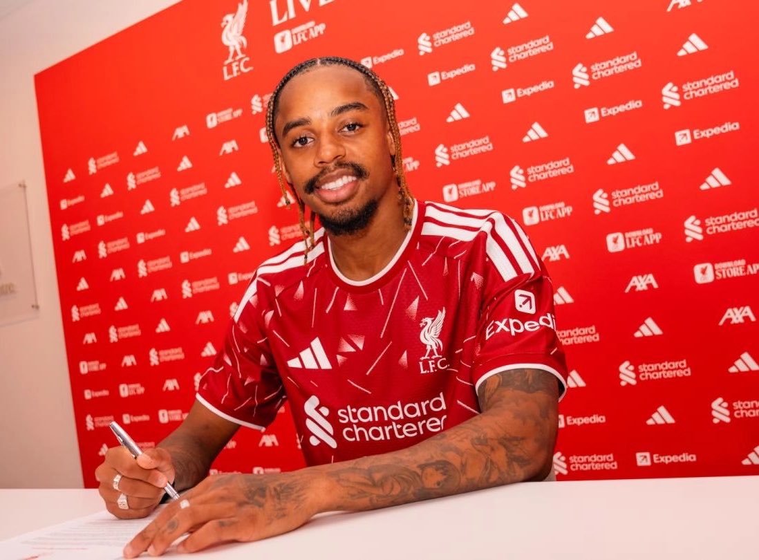 PLFrance_'s tweet photo. 🚨🔴 OFFICIEL : BRADLEY BARCOLA 🇫🇷 EST UN JOUEUR DE LIVERPOOL ! ✍️

L’international français de 23 ans quitte le PSG pour environ 124 M€ + 20 M€ de bonus, soit un montant potentiel d’environ 144 M€. 🤯💰

Barcola s’engage pour cinq saisons, jusqu’en juin 2031. https://t.co/XFHZ8qh8Ta