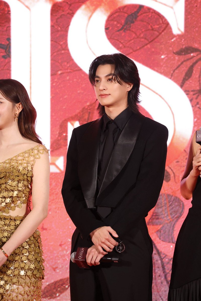 Gulfkanawutofc's tweet photo. กลัฟ คณาวุฒิ​ รับบท​ ขุนช้าง​ ณ​ งาน​อัศจรรย์วันทอง GALA PREMIERE

GULF​ X​ IN​ THE​ NAME​​ OF​ LOVE GALA
#อัศจรรย์วันทองGALA
#อัศจรรย์วันทอง
#GulfKanawut https://t.co/CtI8MXQi2a