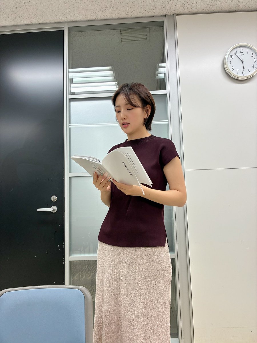 azumaruka's tweet photo. 「ヴィヨンの妻」を朗読します。
偶然にも私が初めてラジオで朗読したのも、太宰治作品で「女生徒」でした。

女の白と黒というタイトルですが…
私が白か黒かは現場で判断してください。

渋谷ひとり朗読劇、本日も練習❤️‍🔥
9月10日夜19時お待ちしております！！
https://t.co/ggjmwp7vg0 https://t.co/I6r2N3KYeN
