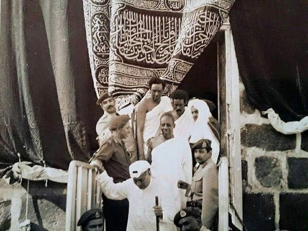 S_Ali0011's tweet photo. Some Somalis made wrongfully takfeer against Siad Barre.
Tbh he died as muslim who defended Palestine.
It is strange that a Somali Zionist who supports Israel says Siad Barre was apostate
#Somalia https://t.co/7Tev75UxHT