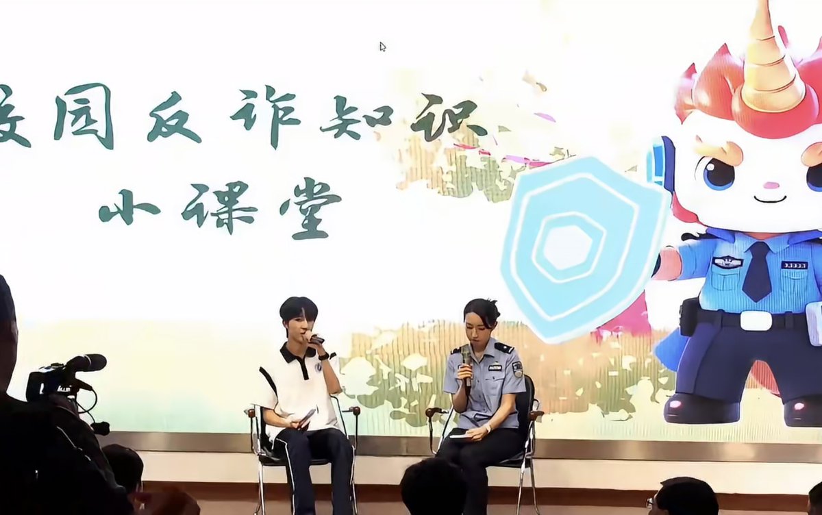aiybbbbb's tweet photo. 如果在杨博文前面放个桌子就好了 那么我就可以安心的蹲在下面帮他口了 https://t.co/onrqAvPRug