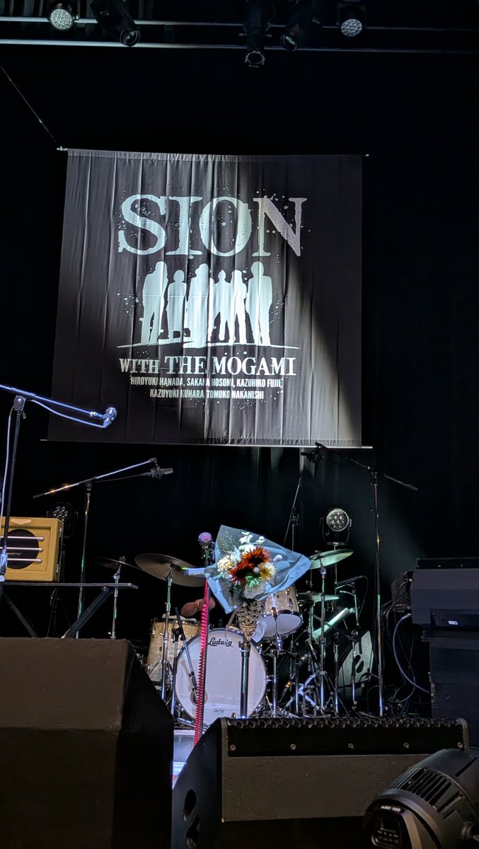 Ayumuman2's tweet photo. 1曲目でテンション上がりまくり
最高の夜でした
 #SION  #新宿の片隅から https://t.co/Fj86Twpsop