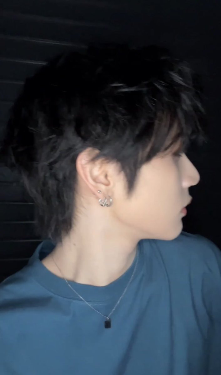 tes4n's tweet photo. 💙🖤 #태산 https://t.co/2Nr1i1bhJk