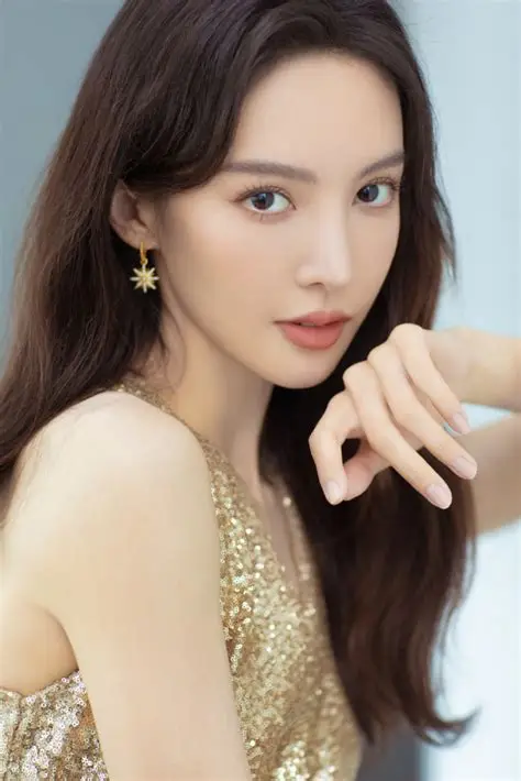 fang_danie121's tweet photo. 据传：内地演员金晨赴美生子，孩子的父亲为著名投资人沈南鹏。
---------------------------
老目评论：其实这条消息最重要的一点就是人出来了。 https://t.co/pd5rKesh2L