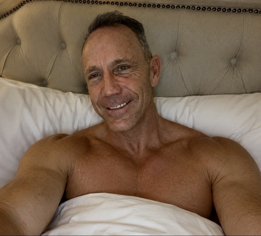 fitarmydoc9's tweet photo. Good morning! ☀️ Looks like we're both awake and up......  and ready to go…. Must be time for the gym.😊 https://t.co/2C3zt0gIaU