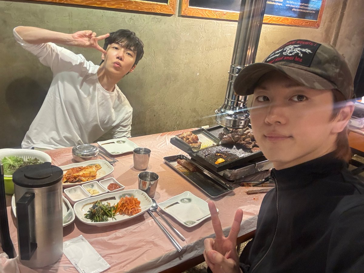 nakedxproud's tweet photo. [#KINO] 오랜만에 📍하남돼지집 성수
생각보다 녹음이 일찍 끝나서 연습 시작 전에 급하게 내려가서 먹고 옴 ㅎㅎㅎㅎㅎㅎㅎ 불변의 맛!!!! #kinoeats #키노이츠 https://t.co/4UMaUVGSIH
