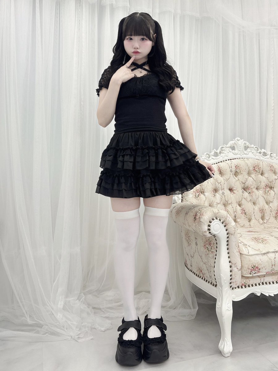fulufuli_hana's tweet photo. 普段白色担当のニーハイ雪見だいふくの私服🐈‍⬛˖ ࣪⊹ 155cmです♡ https://t.co/LGBJVUIhfP