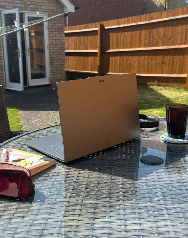 PT_Acer's tweet photo. Algumas das melhores ideias surgem ao ar livre 🍃✨
Com o Acer Swift Air 16, o teu escritório é onde a inspiração aparece

 #AcerPortugal #Acer #AcerSwiftAir16 #AcerSwift https://t.co/40IlU06OnT