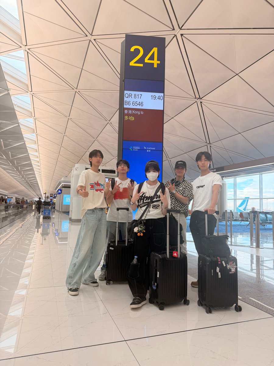 HFU_official's tweet photo. [📸] 香港空港〜GATE24〜

#HiFiUnicorn #ハイファイユニコーン #하이파이유니콘 #HFU https://t.co/39yYqM8hcm