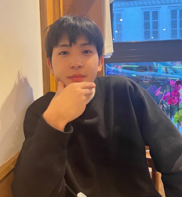 unonehana's tweet photo. 그 남자의 말랑이 취향👇 https://t.co/oFklNMKbAo