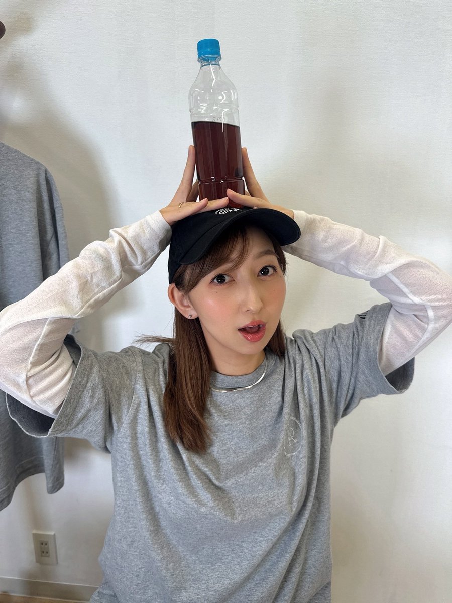 rippialoha's tweet photo. 生配信ありがとうございました🌻

オリジナルアパレルグッズ
受注受付本日23:59まで🩵💨

会員でなくても
どなたでも購入可能です！😉
ぜひお忘れなくっ

https://t.co/FM5mOVO9y6

#飯田里穂タイム https://t.co/RiKZoKiL5V