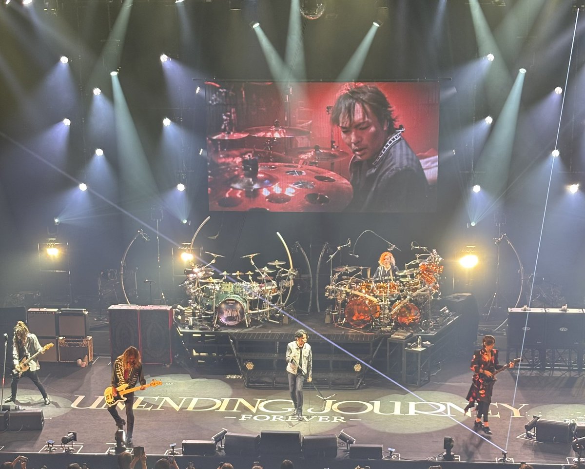 Mary__sky's tweet photo. お隣の優しいSLAVEさんから
この曲は写真撮って良いよって
教えて貰いパシャリ📸

いつもと違う界隈だけど好きな曲沢山あるんだよー
ロックはカッコイイ✨️

  #LUNASEA
 #LUNAPIC https://t.co/QnWJUzeJhL