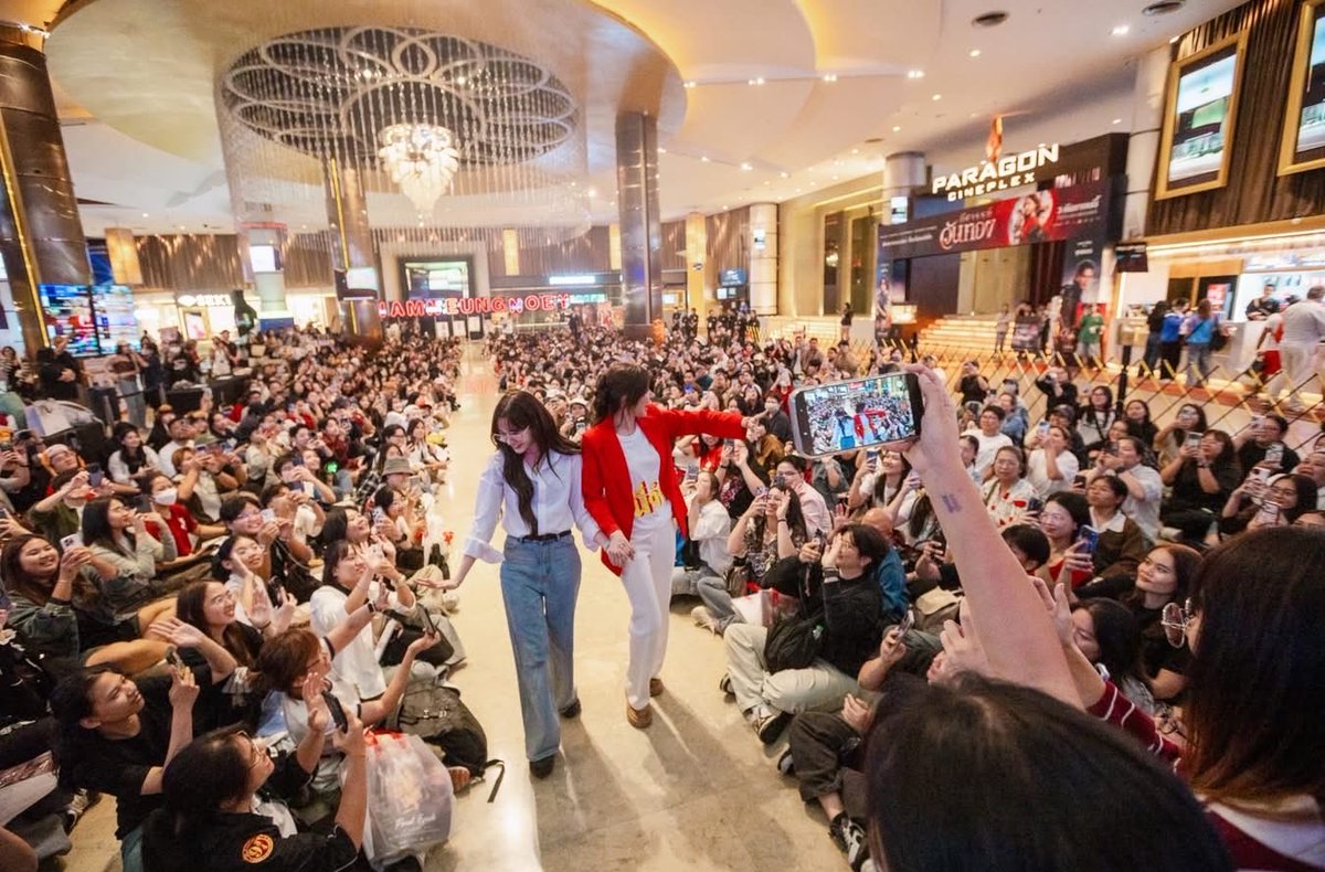 __jirunnnn's tweet photo. ถ้าวันไหนที่ทั้งสองรู้สึกเหนื่อยลองหันหลังดูว่ามีคนพร้อมจะโอบกอดเยอะมากแค่ไหน https://t.co/fjTIQt4elr