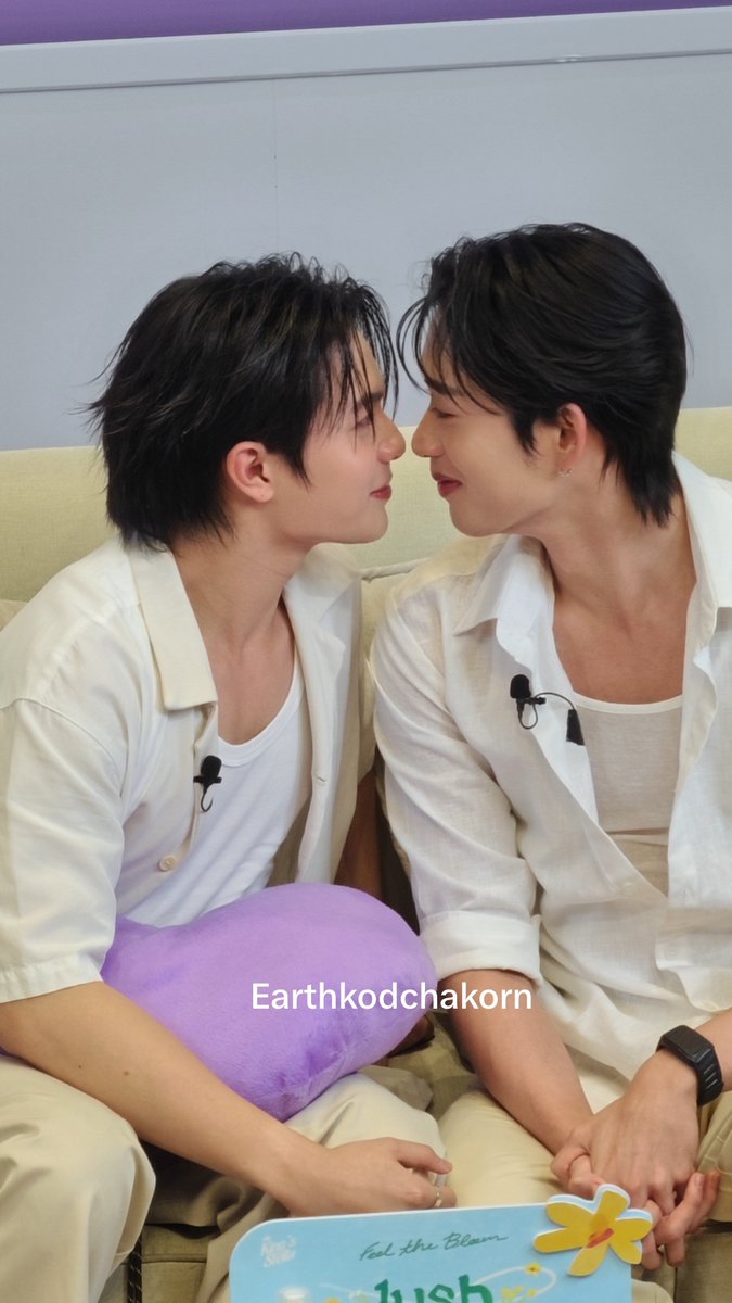 Earthkodchakorn's tweet photo. ความสุขของฉัน 🩷🎸🦈

#williamest https://t.co/WHMO3ZY3DX