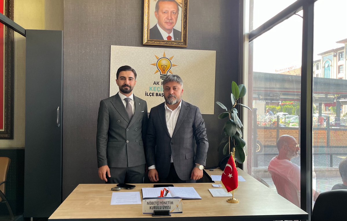 AkgencKecioren's tweet photo. Gençlik Kolları Başkanımız @mmelikogluu ve Yürütme Kurulu Üyelerimizle birlikte, Ana Kademe Nöbetçi Yönetim Kurulu Üyemiz Galip Cumhur Kurt’u İlçe Başkanlığımızda ziyaret ettik.

Nazik misafirperverliği için teşekkür ediyor, çalışmalarında kolaylıklar diliyoruz. https://t.co/QfXv8x31Jn