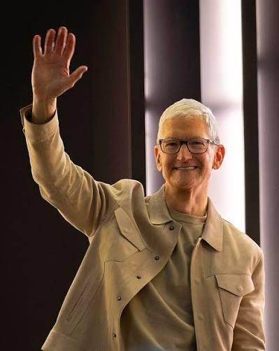 BearBullTraders's tweet photo. BREAKING: Tim Cook CEO of Apple signs off

With Tim's final day as CEO, John Ternus is set to replace him tomorrow, while Tim moves to executive Chairman.

During Cook's 15-yr tenure at $AAPL:
Market cap growth: +1,223% (+$4.28T)
$AAPL stock: +2,300%
$1T returned to shareholders
Annual revenue growth: +$308B (+285%)
Job growth: 100K+ employees
2.5B+ active devices with 3.1B iPhones shipped

As his legendary tenure comes to an end, Cook is looking to improve $AAPL  in other impactful ways