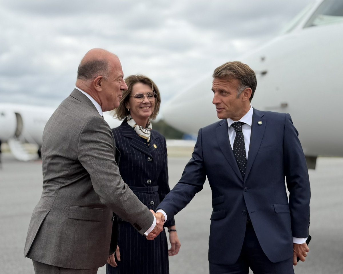 FranceinSweden's tweet photo. 🇸🇪🇫🇷 Today, @EmmanuelMacron and @SwedishPM, signed a framework agreement to deepen our defense cooperation. 

Sweden and @navalgroup also signed a contract for the acquisition of 4 Defense and Intervention Frigates (FDI) for the Royal Swedish Navy. https://t.co/0nlxU8HLra