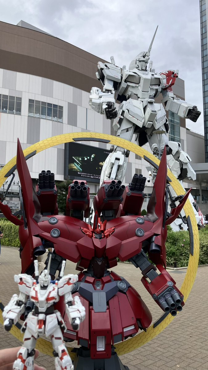 R1mU_Pad's tweet photo. ネオ・ジオングとの写真撮影ありがとうございました。
この後いっぱいグッズやプラモが並んでいて可愛かった。
#ユニコーン
#ネオジオング
#お台場ユニコーン https://t.co/Mw74jRIHxD