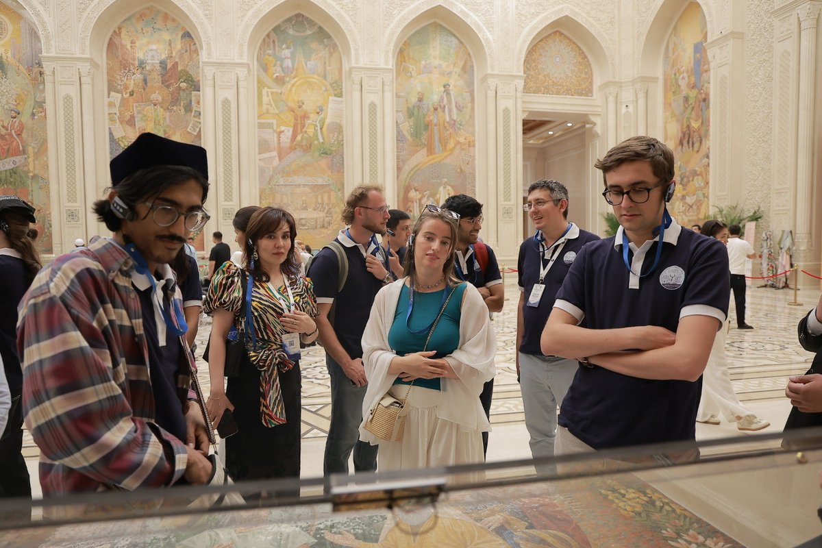 SMirziyoyeva's tweet photo. I am thrilled to see the @UniofOxford 
 Uzbek Studies Programme, which we launched last October, working at full potential and giving wonderful results.

Oxford students have travelled to Uzbekistan for a month to study the Uzbek language in the land where it is spoken every day, and to get to know our culture, history, and cities.

I wish these students success in their studies as they discover the richness and expressiveness of the Uzbek language.

May our country embrace you during your stay!