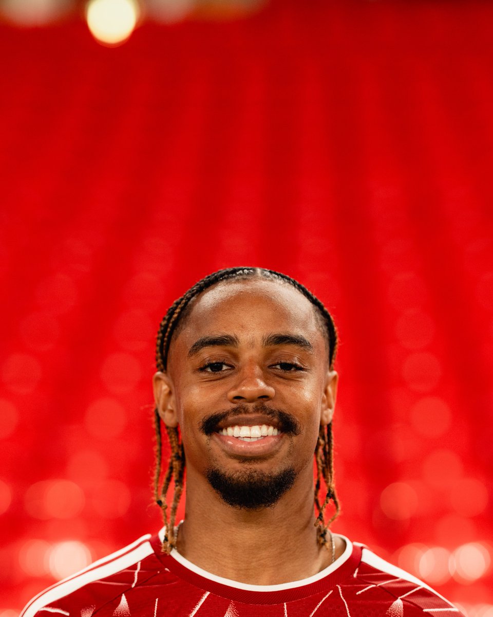 LFC's tweet photo. 😁 https://t.co/KFco4FGETz