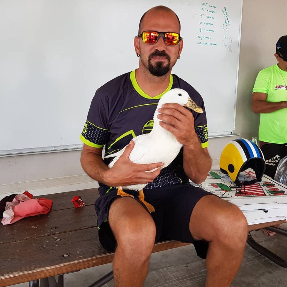 bosunatiklama's tweet photo. Su sporları hocası Fırat Gencer, Girne'de batan gemideki 100 kişiyi kendi imkanlarıyla kurtardı. https://t.co/QvV7xe0GJ6