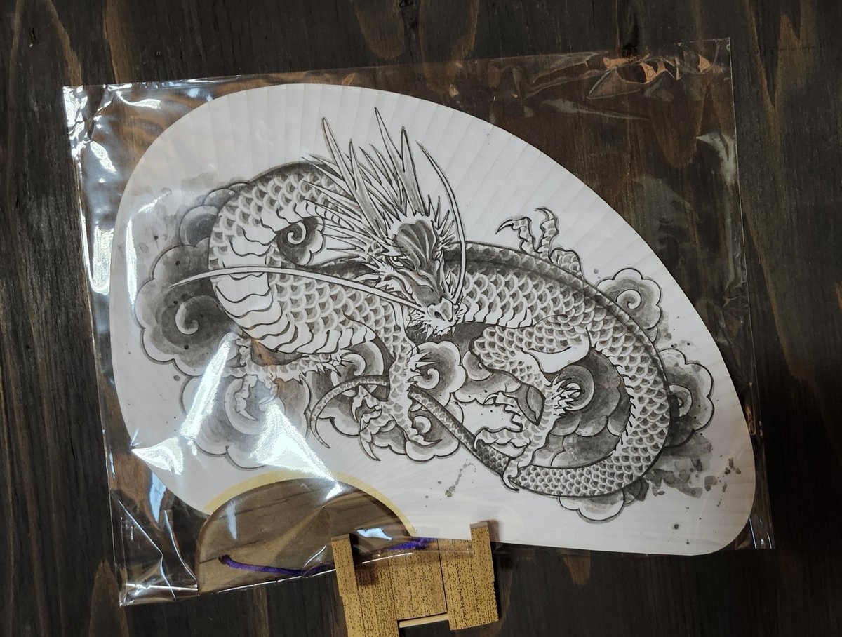 radioinpepper's tweet photo. ギャラリーソラト×幻灯舎、展示もやっと拝見しました。後期もよろしくお願い致します！

写真作品はセンシティブなので、Xでは掲載しません。現地で見て頂けたらと思います。
うちわと絵画は私に問い合わせ頂けたら遠方へも通販致します。
(手描きうちわ各5000円)
(｢博徒｣水彩、アクリル　20000円) https://t.co/w8Z3z31xOB