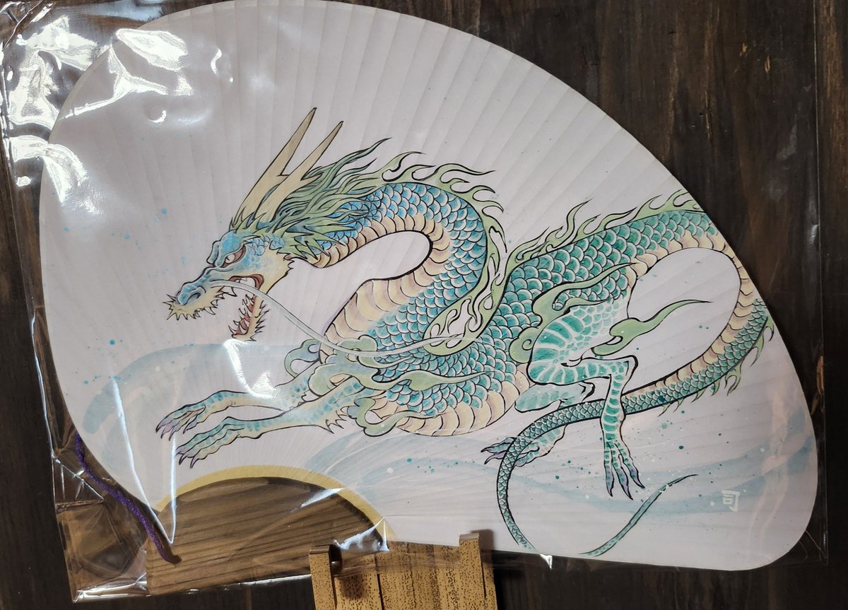radioinpepper's tweet photo. ギャラリーソラト×幻灯舎、展示もやっと拝見しました。後期もよろしくお願い致します！

写真作品はセンシティブなので、Xでは掲載しません。現地で見て頂けたらと思います。
うちわと絵画は私に問い合わせ頂けたら遠方へも通販致します。
(手描きうちわ各5000円)
(｢博徒｣水彩、アクリル　20000円) https://t.co/w8Z3z31xOB